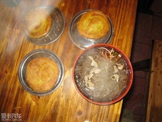 肥腸粉配鍋魁，川味小吃的最佳拍檔，吃過(guò)的人都說(shuō)好